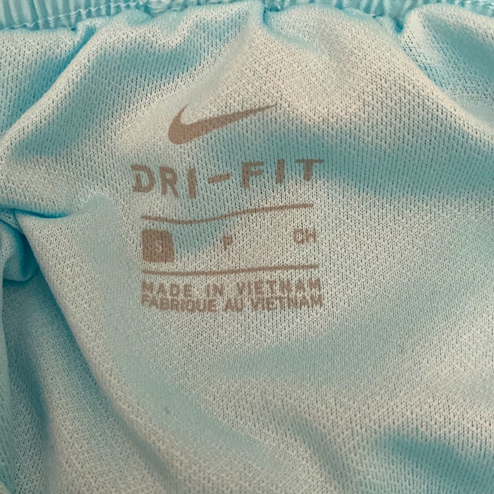 nike athletic shorts - Picture 3 of 4